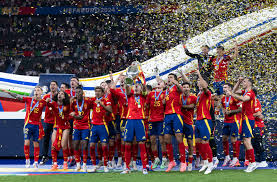 一群球迷冲 一群球迷冲